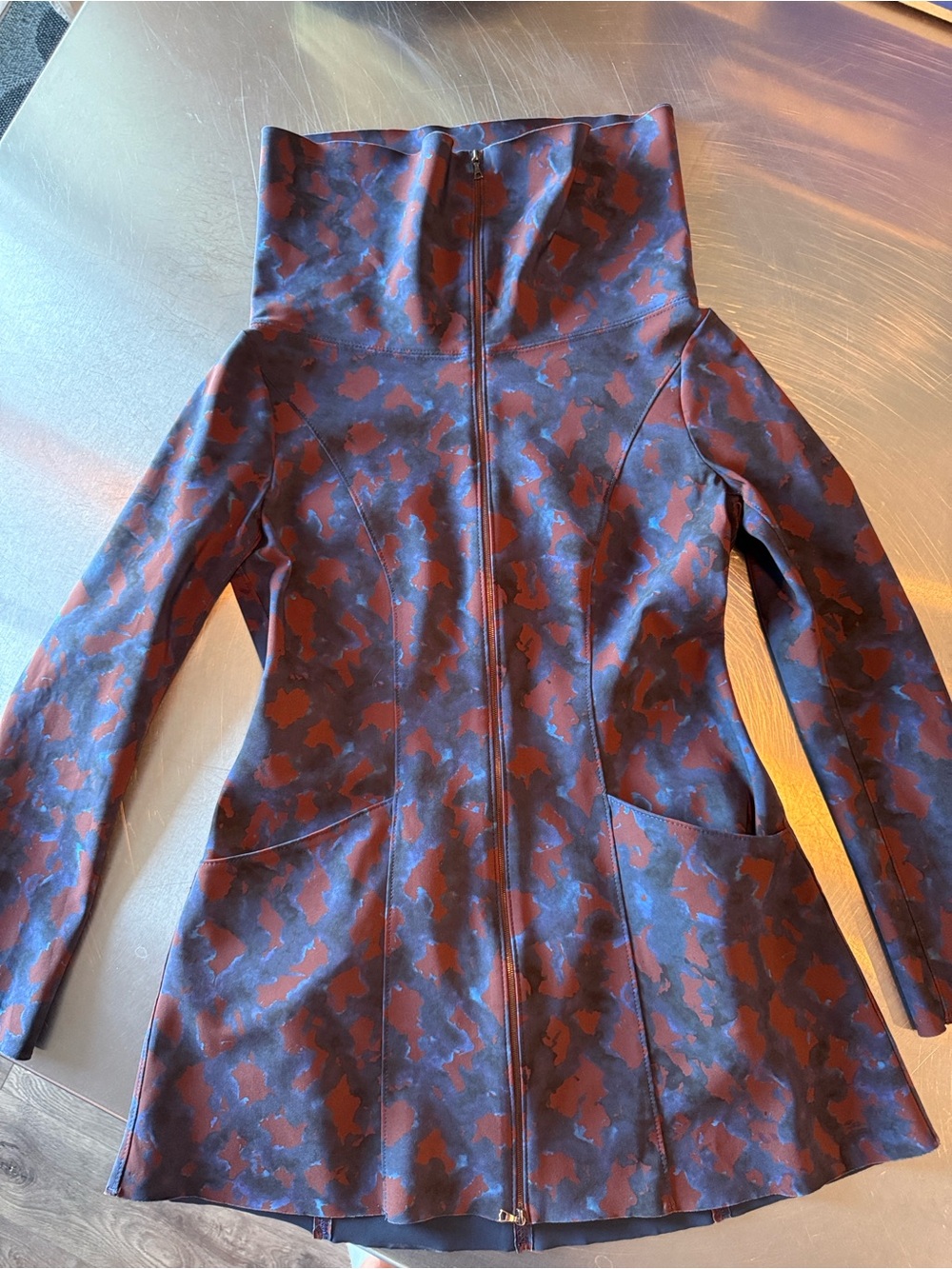 Maria Pinto M2057 Sculptural Technical Jacket – Burgundy & Navy Print – SZ M
